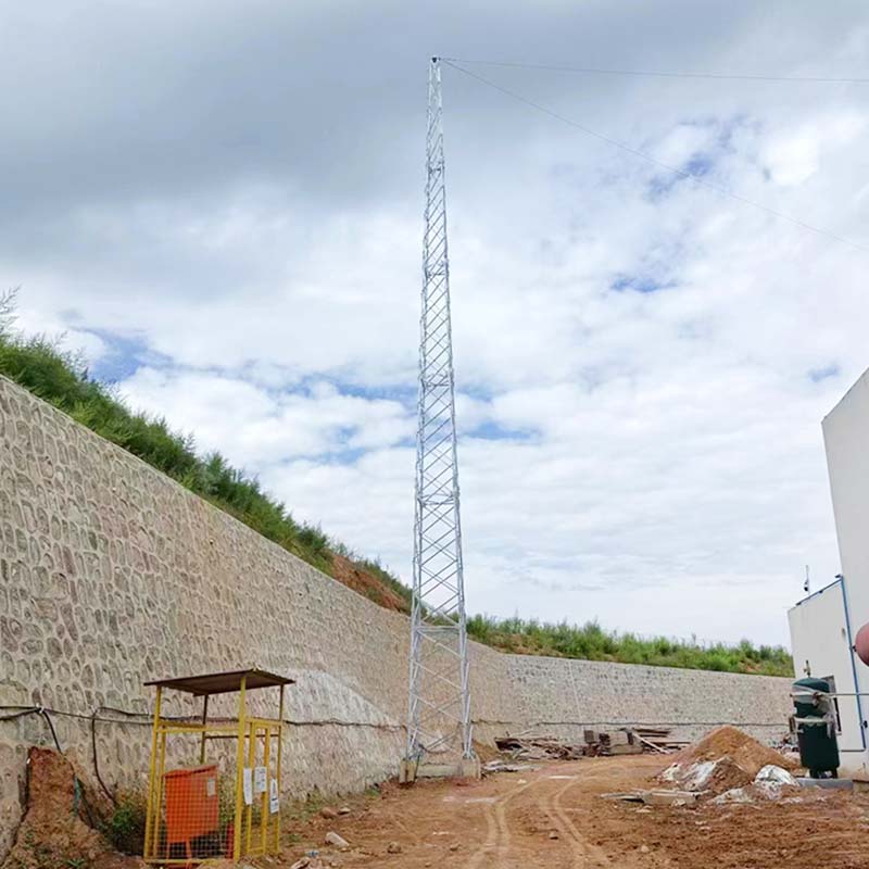 Menara Perlindungan Kilat Bumbung Empat Lajur